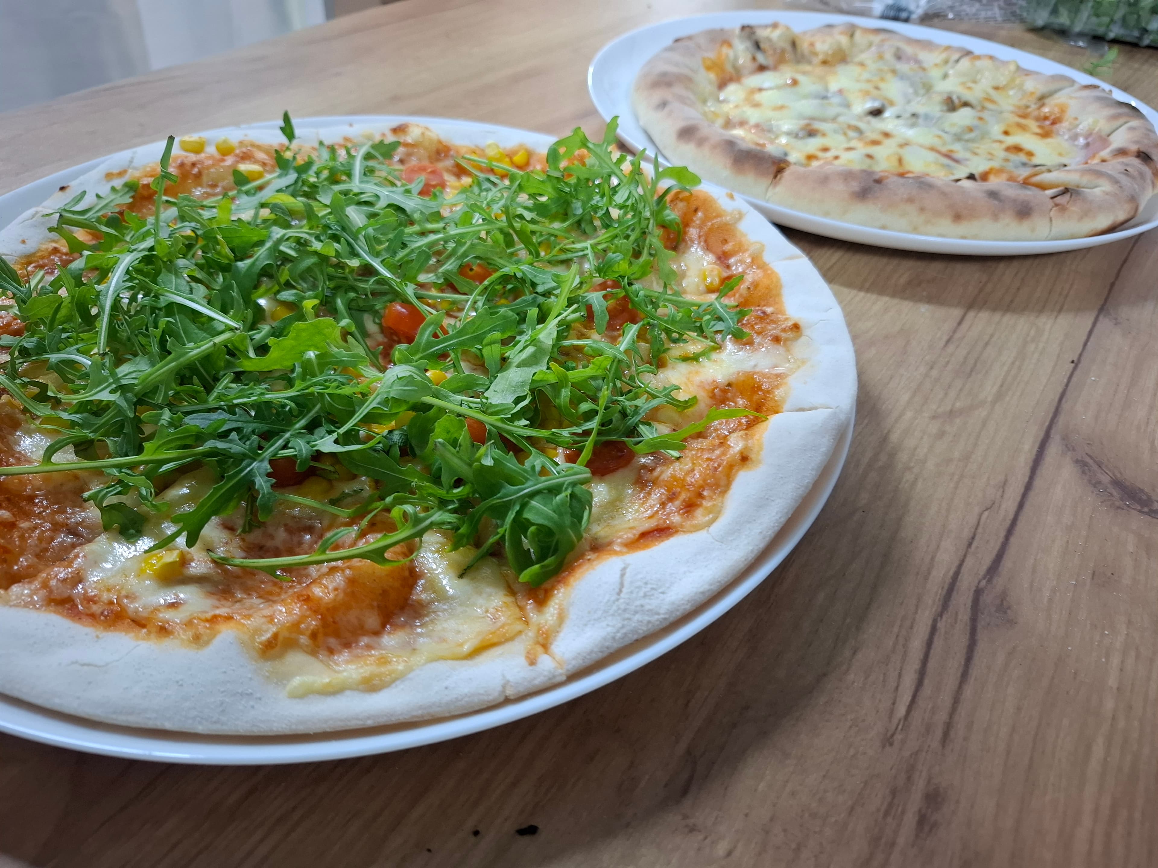 Monster Pizza - dve pizze na tanieroch v prevádzke Shopping Palace Bratislava