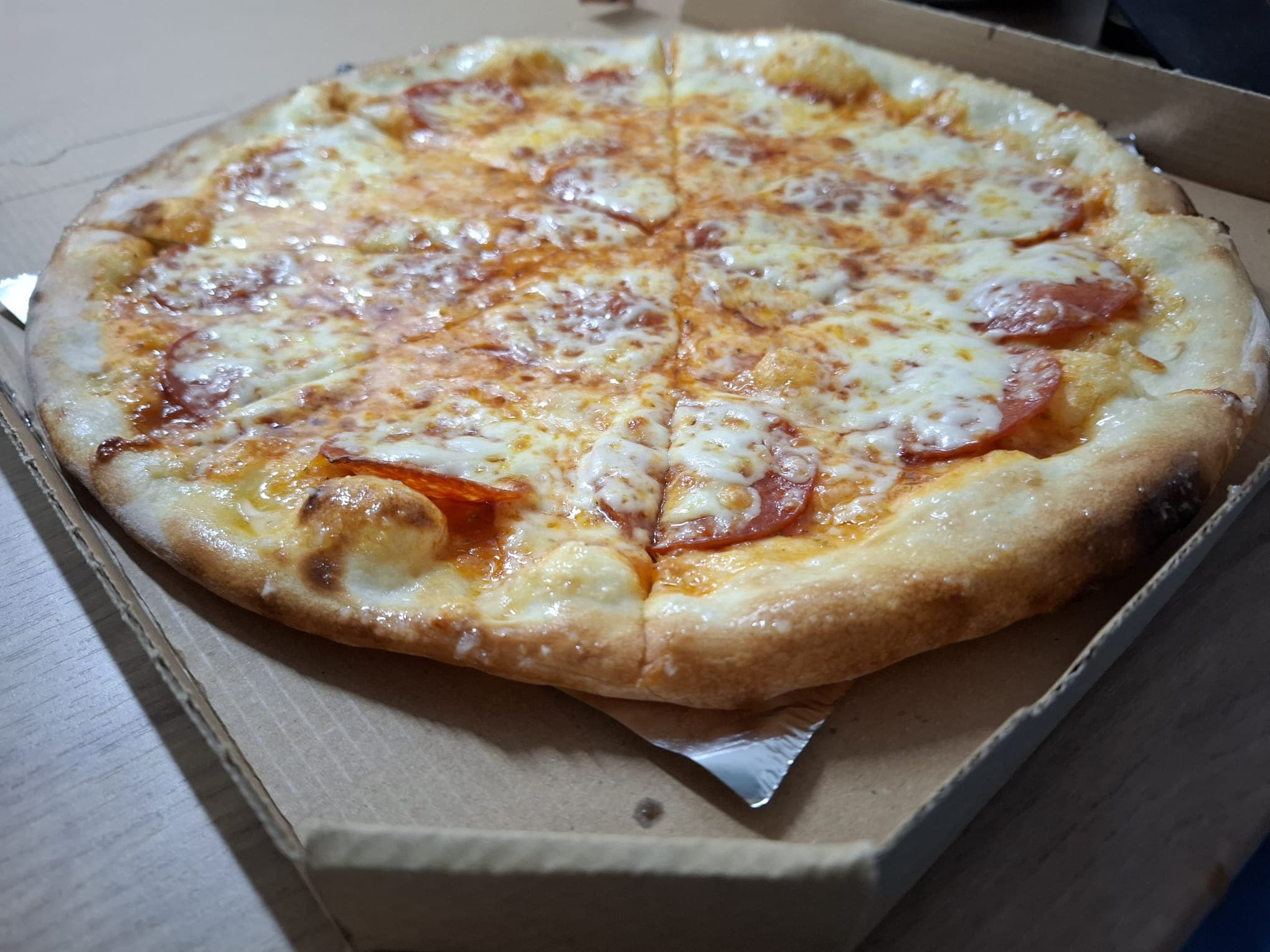 Monster Pizza — Salámová Classic 50 cm
